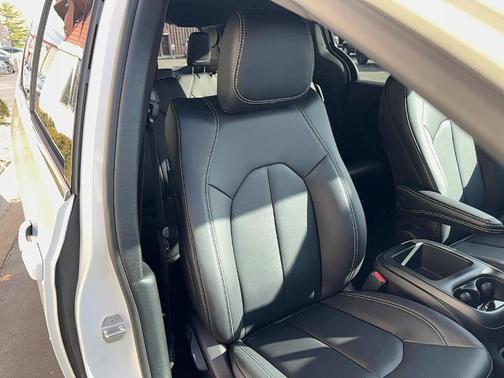 2026 Chrysler Pacifica Select AWD