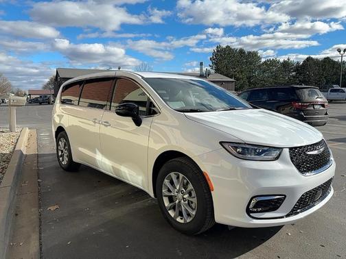 2026 Chrysler Pacifica Select AWD