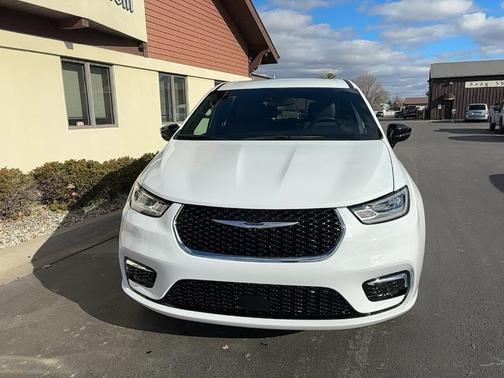 2026 Chrysler Pacifica Select AWD