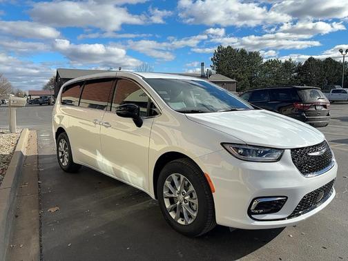 2026 Chrysler Pacifica Select AWD