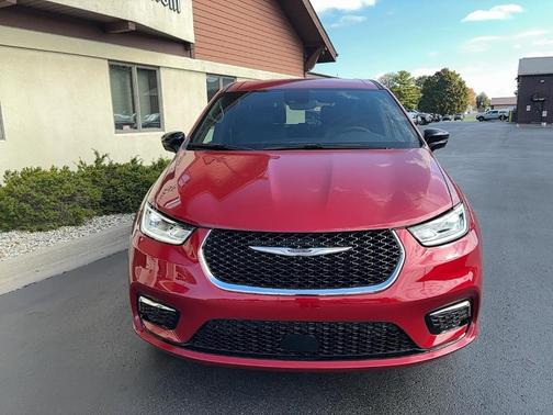 2026 Chrysler Pacifica Select AWD