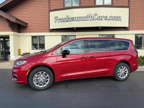 2026 Chrysler Pacifica Select AWD