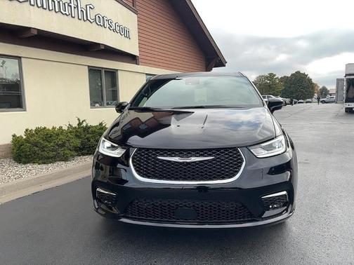 2026 Chrysler Pacifica Select AWD