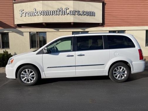 2016 Chrysler Town & Country Limited Platinum