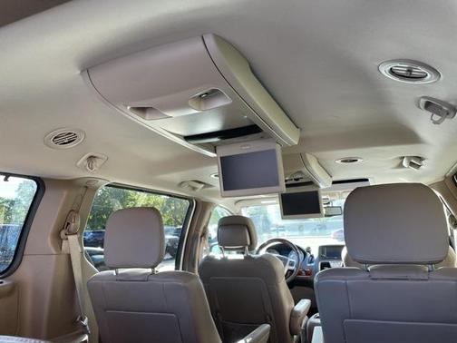 2016 Chrysler Town & Country Limited Platinum