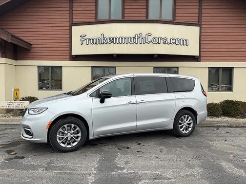 2026 Chrysler Pacifica Select AWD