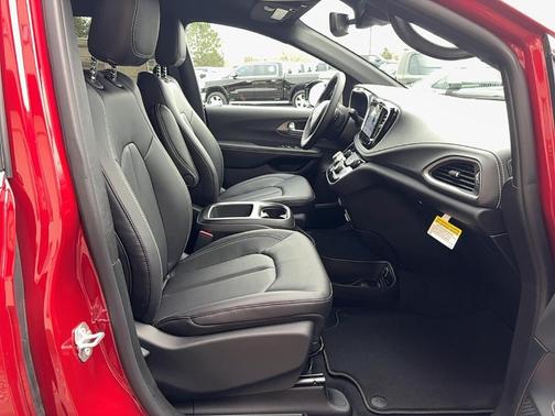 2026 Chrysler Pacifica Select AWD