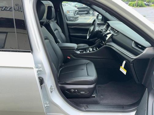 2025 Jeep Grand Cherokee 4xe Base