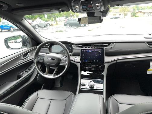 2025 Jeep Grand Cherokee 4xe Base