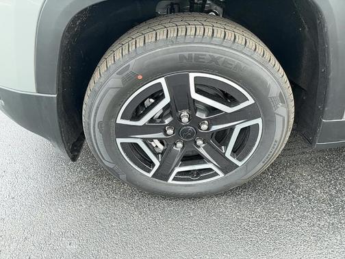 Gray 2026 Jeep Cherokee LAREDO/LIMITED