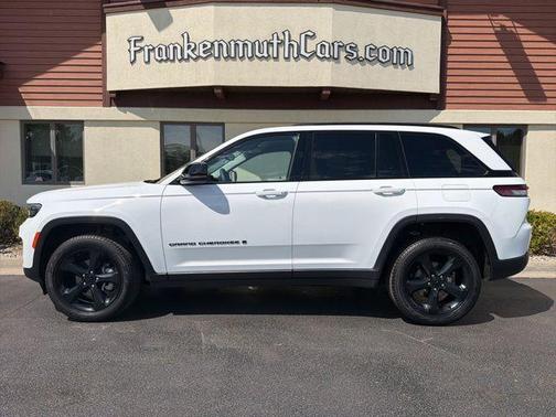 Bright White Clearcoat 2023 Jeep Grand Cherokee Limited