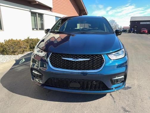 2025 Chrysler Pacifica Hybrid Select