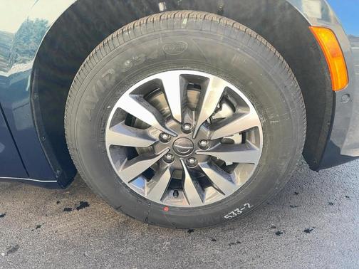 2025 Chrysler Pacifica Hybrid Select