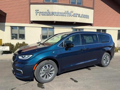 2025 Chrysler Pacifica Hybrid Select