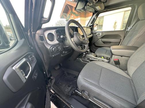 2025 Jeep Wrangler 4xe Sport