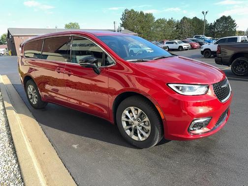 2026 Chrysler Pacifica Select AWD