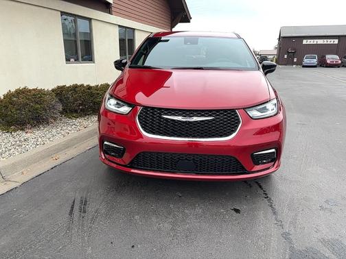 2026 Chrysler Pacifica Select AWD