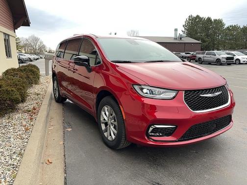 2026 Chrysler Pacifica Select AWD
