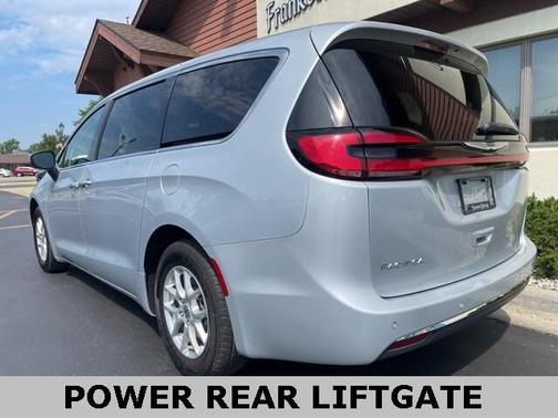 2023 Chrysler Pacifica Touring-L
