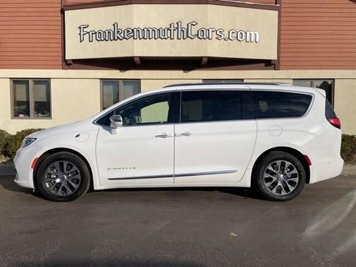 2024 Chrysler Pacifica Hybrid Pinnacle