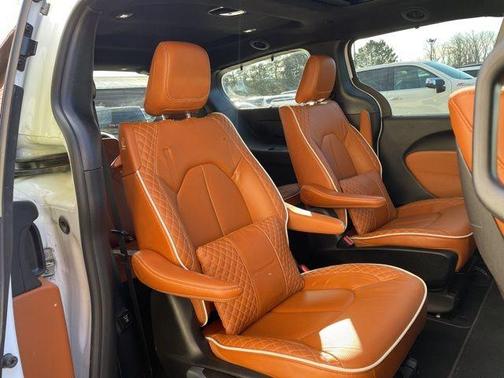 2024 Chrysler Pacifica Hybrid Pinnacle