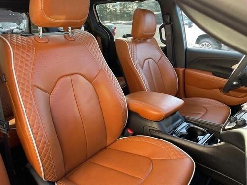 2024 Chrysler Pacifica Hybrid Pinnacle