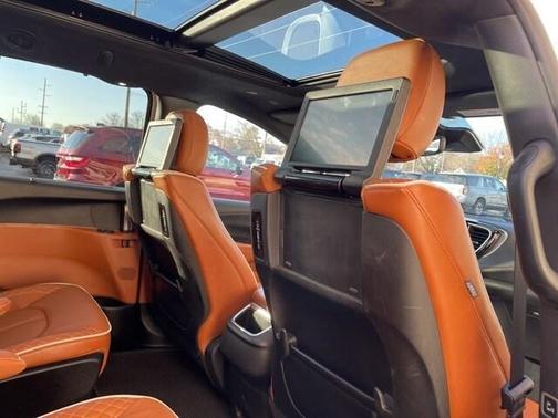 2024 Chrysler Pacifica Hybrid Pinnacle