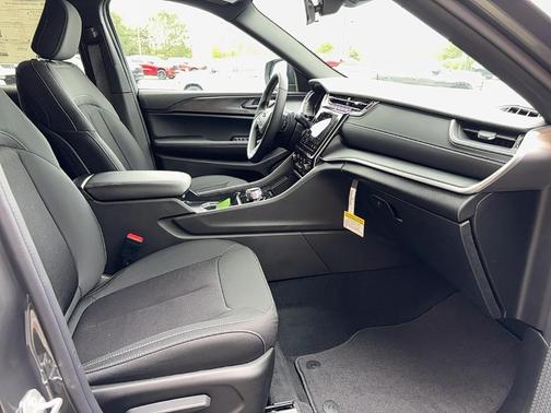 Baltic Gray 2026 Jeep Grand Cherokee Laredo X 4x4