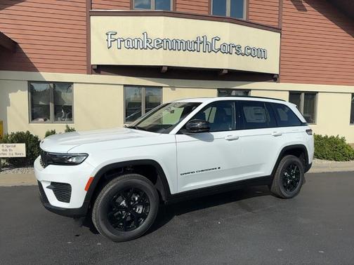 2025 Jeep Grand Cherokee Laredo