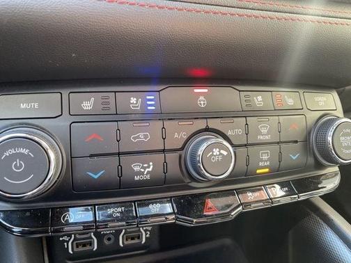 White Knuckle Clearcoat 2023 Dodge Durango GT