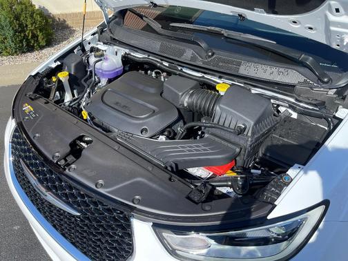 2026 Chrysler Pacifica Select AWD