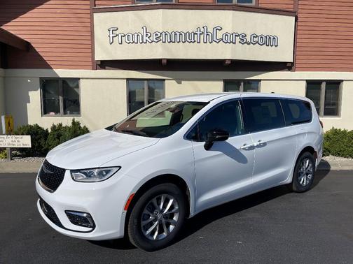 2026 Chrysler Pacifica Select AWD