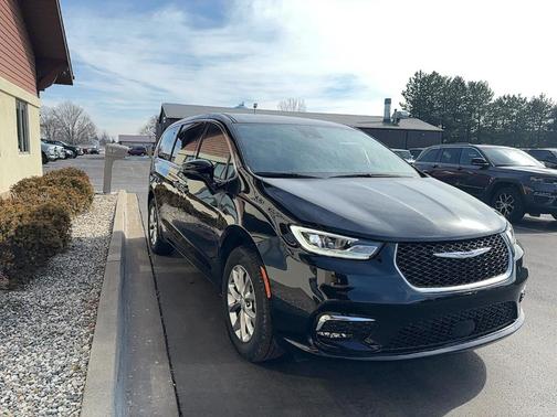 2026 Chrysler Pacifica Select AWD