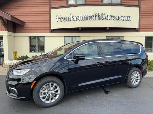2026 Chrysler Pacifica Select AWD