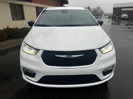 2025 Chrysler Pacifica Hybrid Select