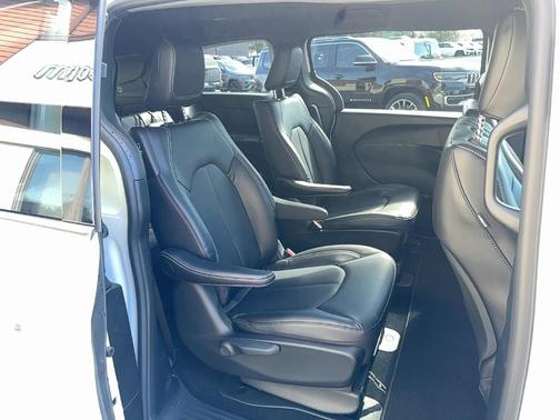 2025 Chrysler Pacifica Hybrid Select
