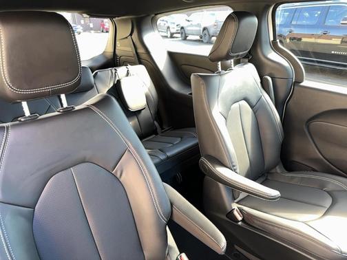 2025 Chrysler Pacifica Hybrid Select