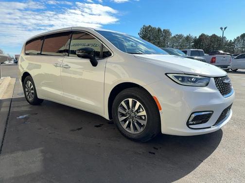 2025 Chrysler Pacifica Hybrid Select