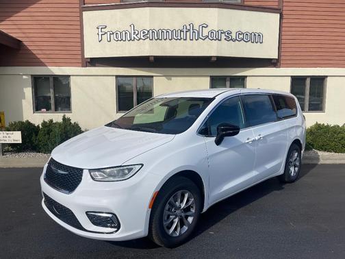 2026 Chrysler Pacifica Select AWD