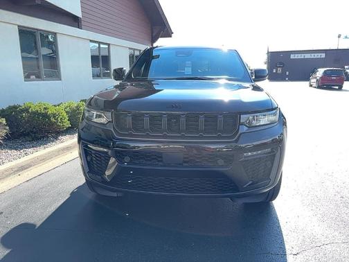 Black 2026 Jeep Grand Cherokee 85th Anniversary Edition 4x4