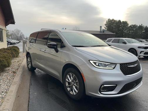 2026 Chrysler Pacifica Select AWD