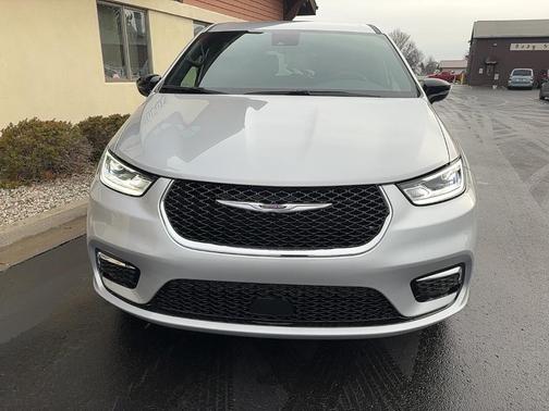 2026 Chrysler Pacifica Select AWD