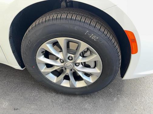 2026 Chrysler Pacifica Select AWD