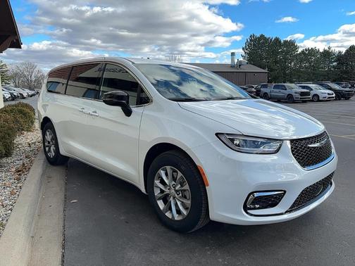 2026 Chrysler Pacifica Select AWD