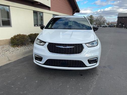 2026 Chrysler Pacifica Select AWD