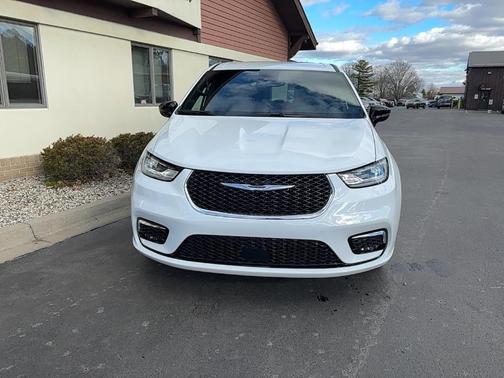 2026 Chrysler Pacifica Select AWD