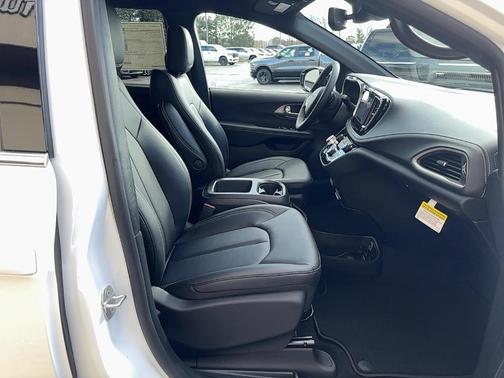 2026 Chrysler Pacifica Select AWD