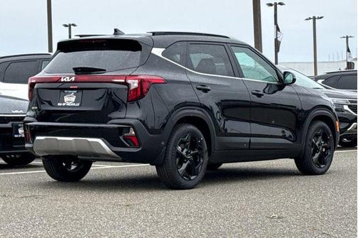 Fusion Black 2026 Kia Seltos EX