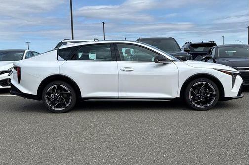 Snow White Pearl 2026 Kia K4 GT-Line
