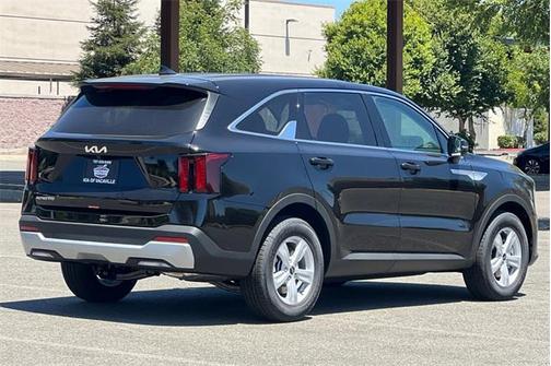 2025 Kia Sorento LX